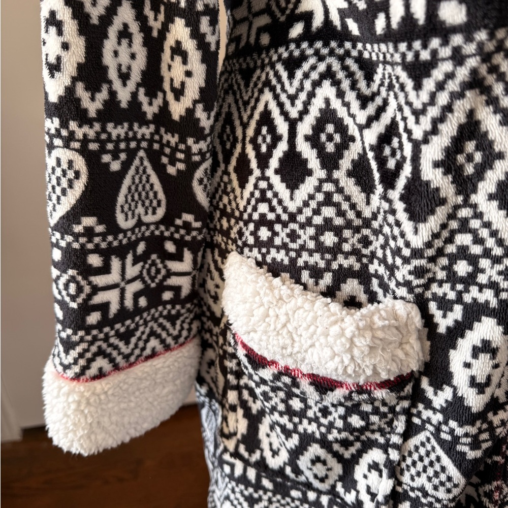 Secret Treasures Soft Comfy Robe With Hearts - Picture 4 of 13